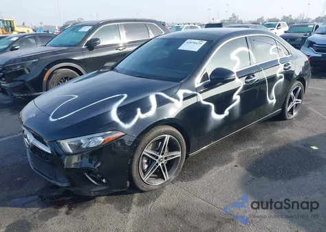 2022 Mercedes-Benz A 220 z USA, uszkodzony, nr VIN W1K3G4EB4NJ335831